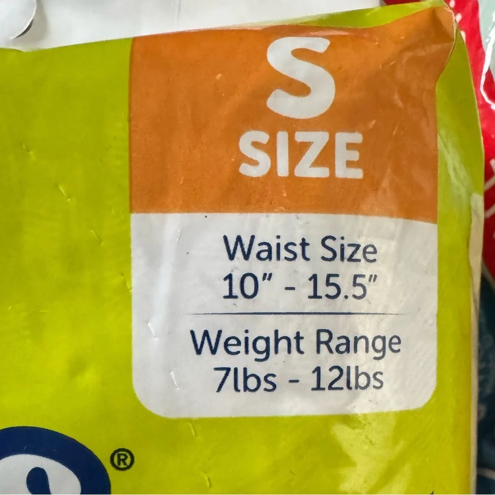 Hartz Disposable Dog Diapers, Size S 36 count, Comfortable & Secure Fit, Put On